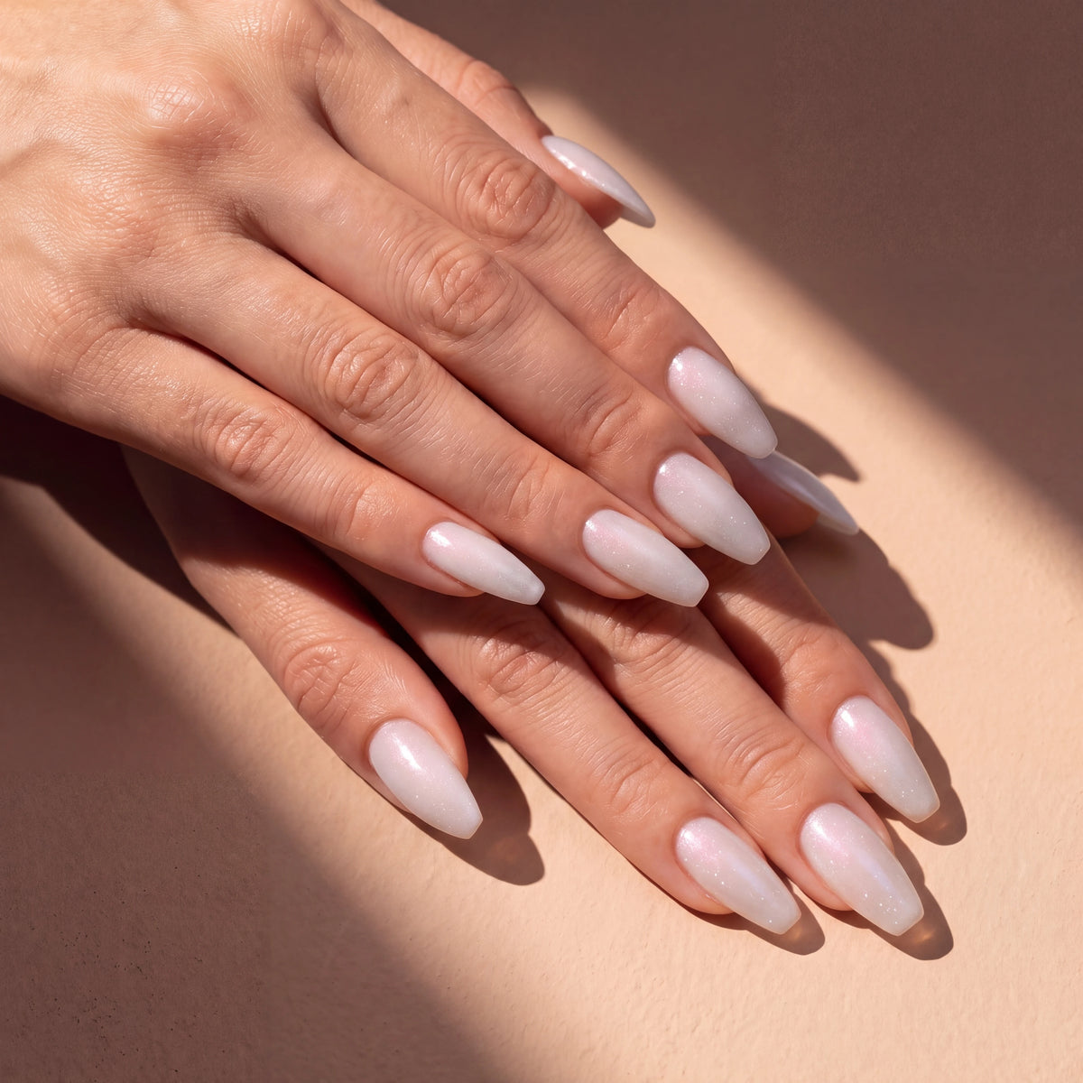 Builder Gel B027 Blanc Meije Elegelli - frosted white nails in sunlight
