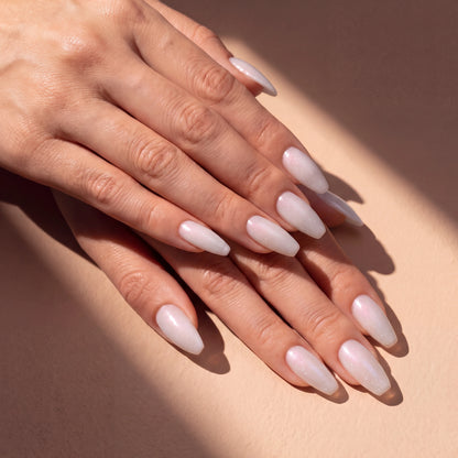 Builder Gel B027 Blanc Meije Elegelli - frosted white nails in sunlight