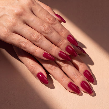 Builder Gel B019 Rouge Passion Elegelli - raspberry red nails in sunlight
